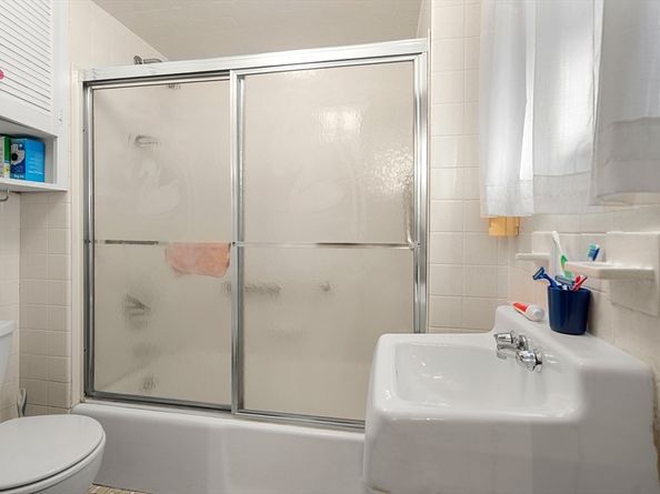 1 Alpine Ct, Gloucester MA 01930