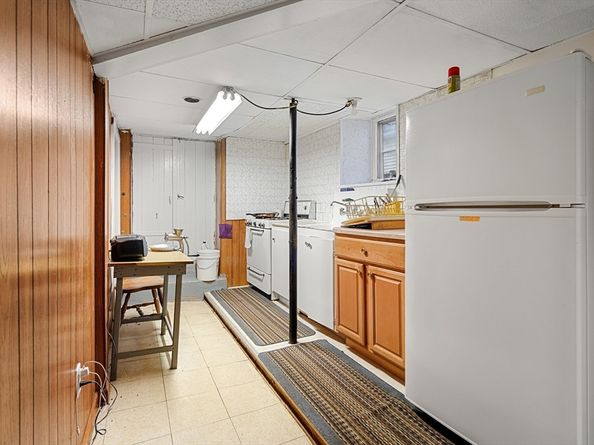 1 Alpine Ct, Gloucester MA 01930