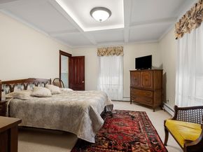 1 Alpine Ct, Gloucester MA 01930