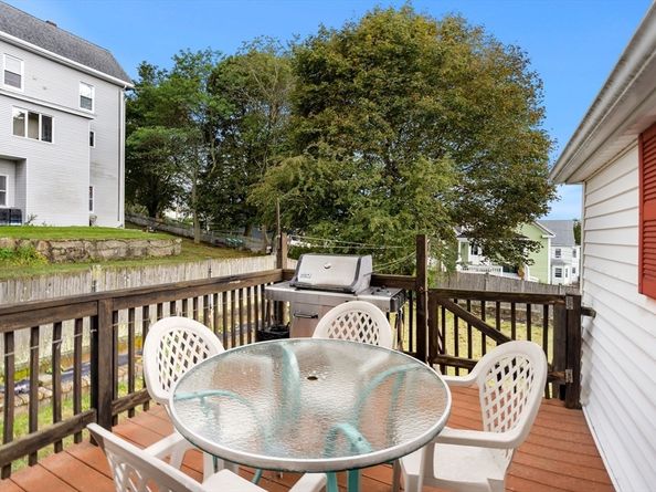 1 Alpine Ct, Gloucester MA 01930