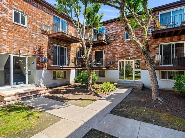 24 Westgate Rd 2, Boston MA 02467