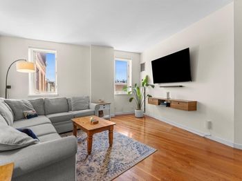 19 Wiget St