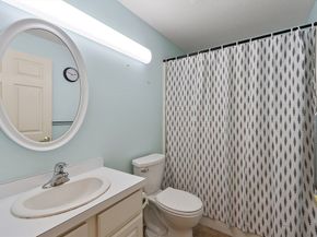 2 Ocean Ave 1J, Gloucester MA 01930