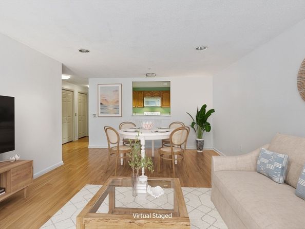2 Ocean Ave 1J, Gloucester MA 01930