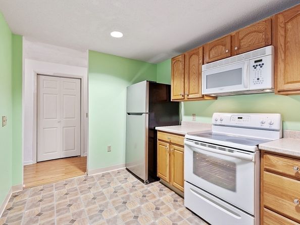 2 Ocean Ave 1J, Gloucester MA 01930