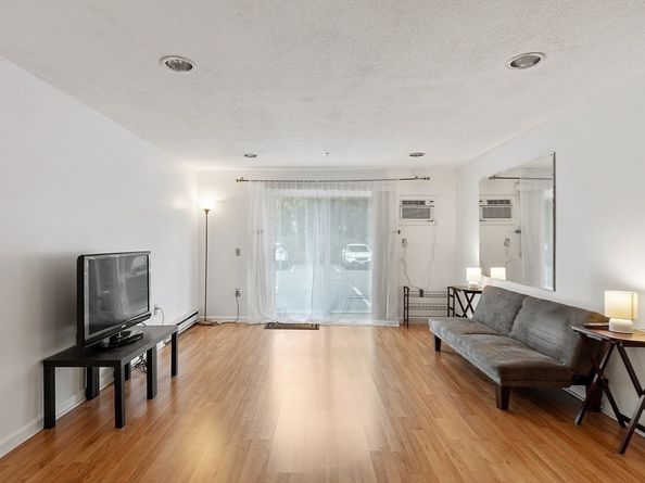2 Ocean Ave 1J, Gloucester MA 01930