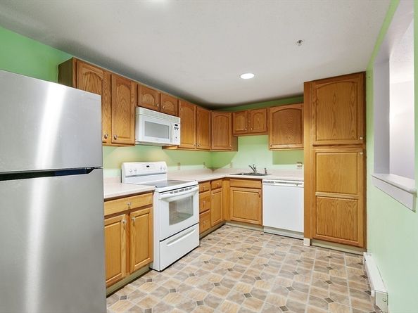 2 Ocean Ave 1J, Gloucester MA 01930