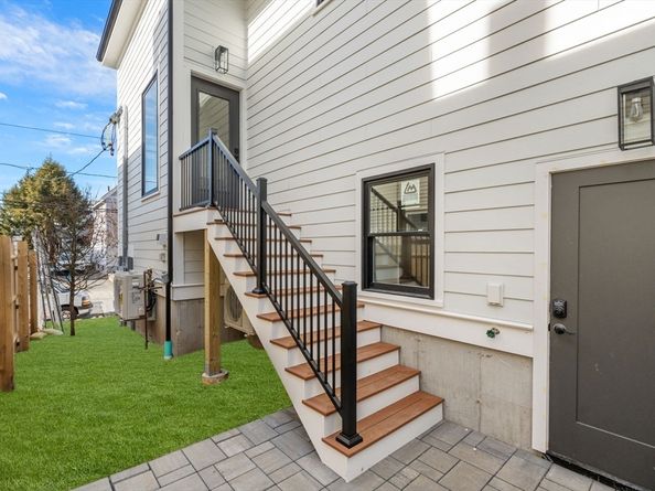 20 Clinton St 16, Newton MA 02458