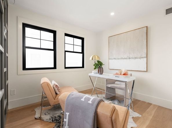 20 Clinton St 16, Newton MA 02458