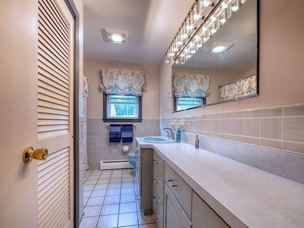 17 Leslie Rd, Worcester MA 01605