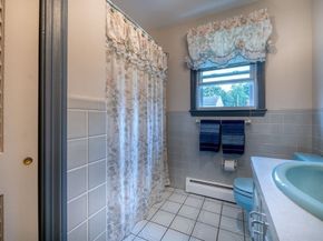 17 Leslie Rd, Worcester MA 01605
