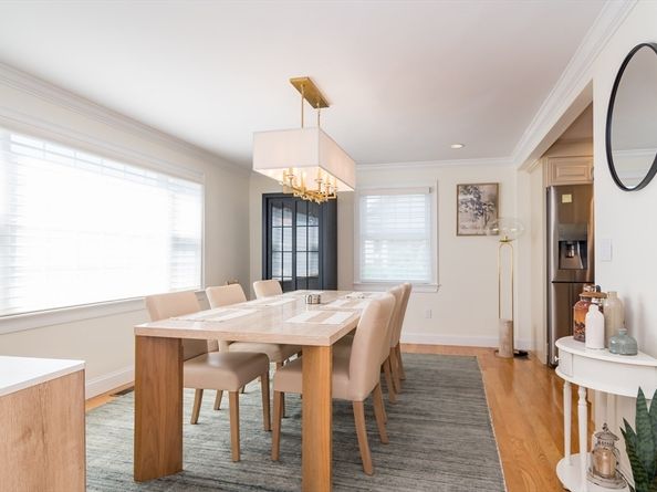 286 Linden Street 286, Wellesley MA 02482