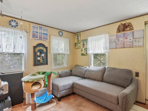 87 Senna Road, Fitchburg MA 01420