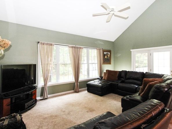 1 Haven Way, Hopedale MA 01747