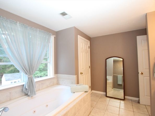 1 Haven Way, Hopedale MA 01747