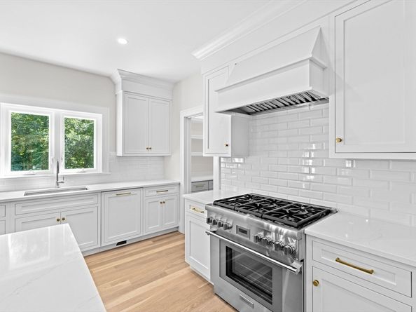 15 Turkey Hill Lane, Hingham MA 02043