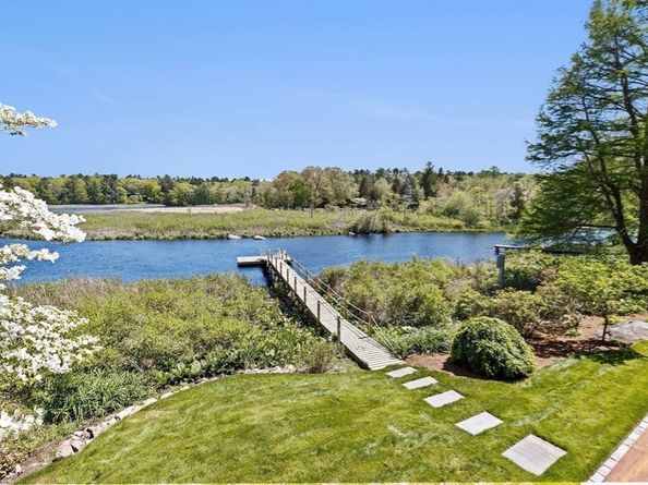 38 Old Shipyard Ln, Hanover MA 02339
