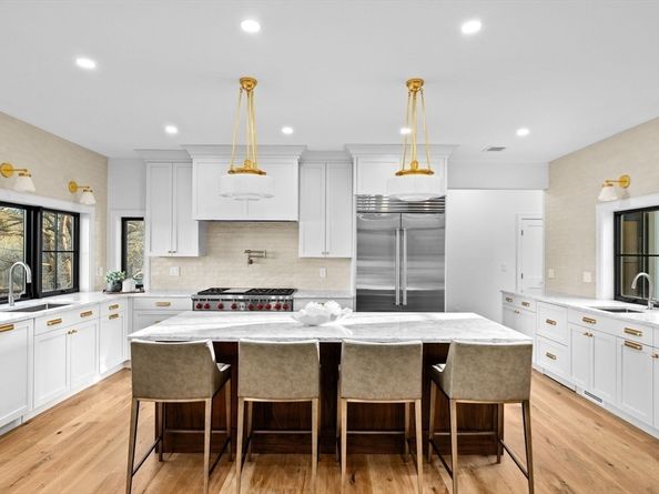 38 Old Shipyard Ln, Hanover MA 02339