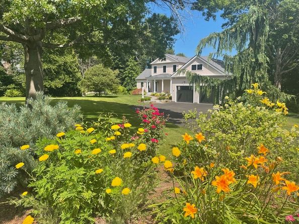 38 Old Shipyard Ln, Hanover MA 02339