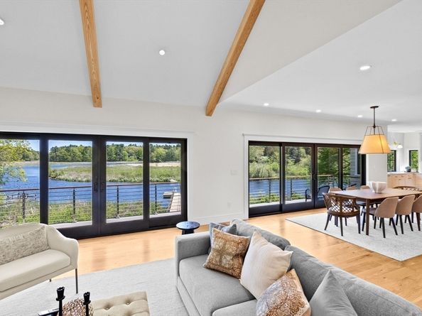 38 Old Shipyard Ln, Hanover MA 02339