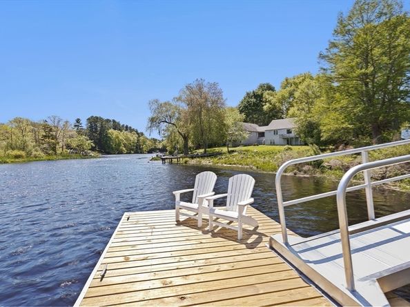38 Old Shipyard Ln, Hanover MA 02339