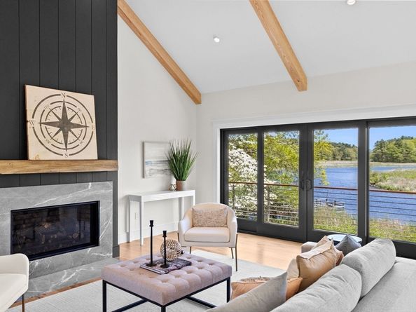38 Old Shipyard Ln, Hanover MA 02339