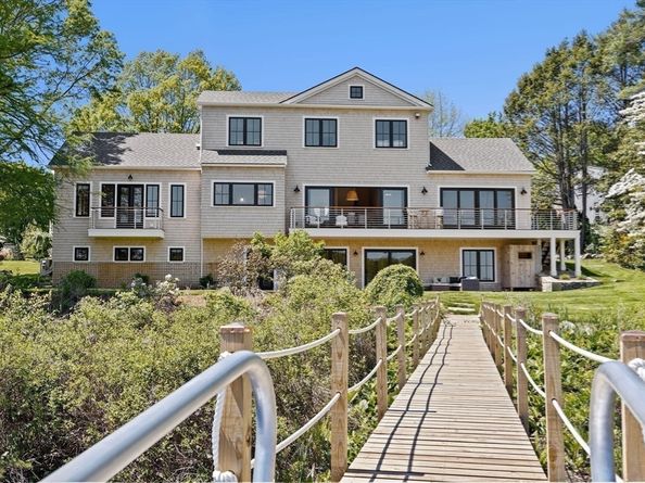 38 Old Shipyard Ln, Hanover MA 02339