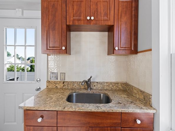 8 Fort Ln 8, Dedham MA 02026