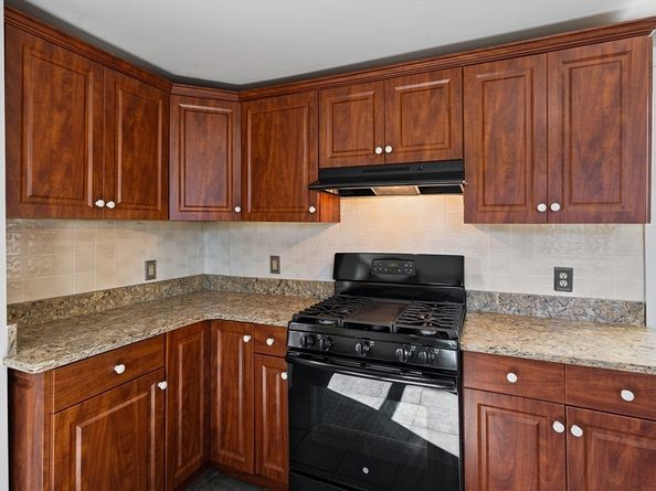8 Fort Ln 8, Dedham MA 02026