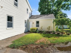 8 Fort Ln 8, Dedham MA 02026