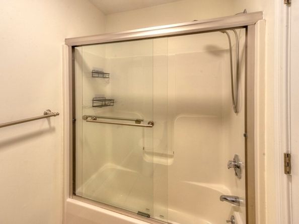 38 Johnson St 38, Worcester MA 01604