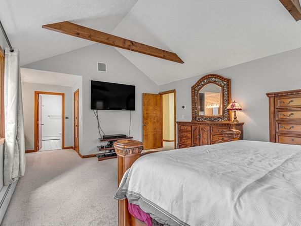 9 Spruce St, Blackstone MA 01504