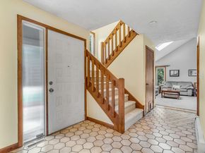 9 Spruce St, Blackstone MA 01504
