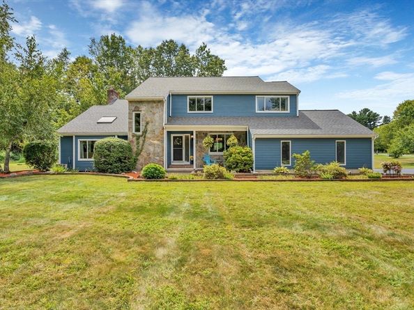 9 Spruce St, Blackstone MA 01504