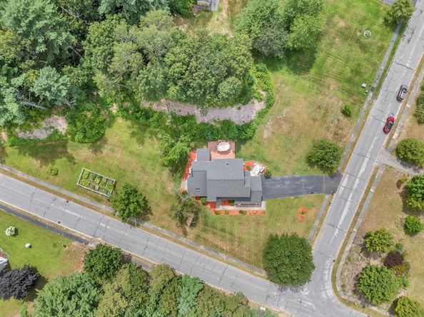 9 Spruce St, Blackstone MA 01504