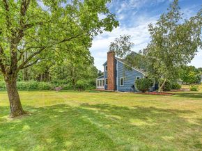 9 Spruce St, Blackstone MA 01504