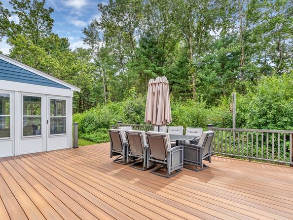 9 Spruce St, Blackstone MA 01504