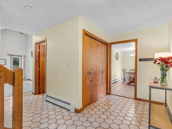 9 Spruce St, Blackstone MA 01504