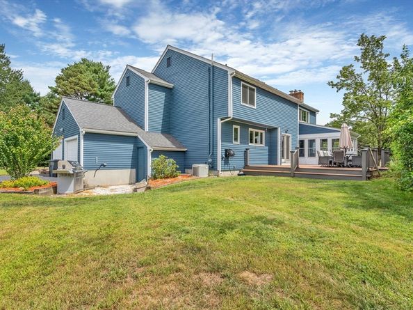 9 Spruce St, Blackstone MA 01504