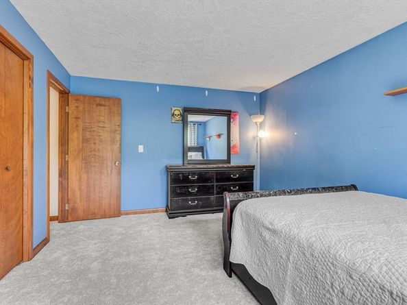 9 Spruce St, Blackstone MA 01504