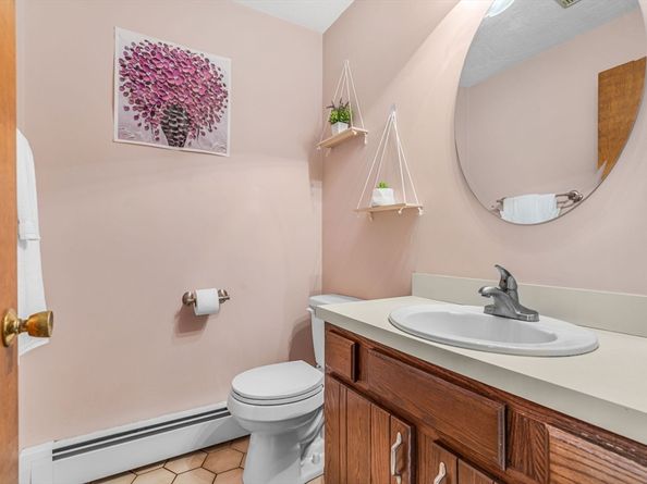 9 Spruce St, Blackstone MA 01504