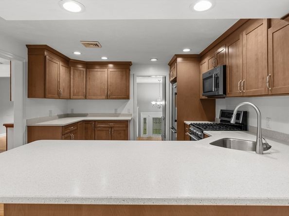 19 Maplecrest Drive, Southborough MA 01772