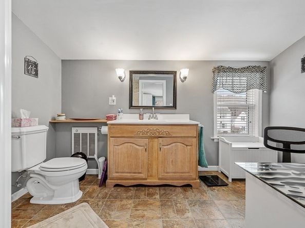 7 Longworth Rd, Worcester MA 01602