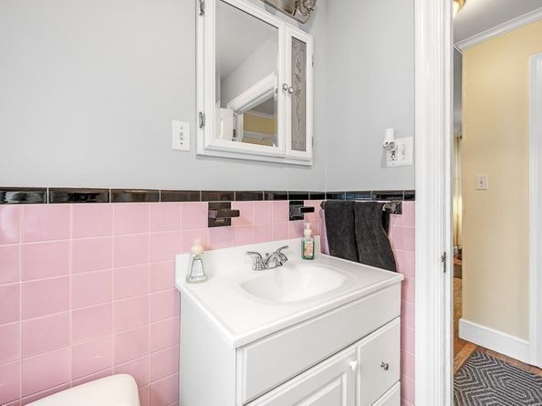 7 Longworth Rd, Worcester MA 01602