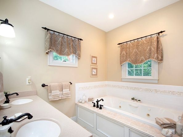 94 Arrowwood Dr, Scituate MA 02066
