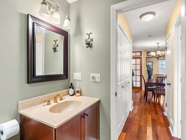 5 Hobart Ln 5, Rockland MA 02370