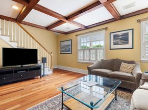 5 Hobart Ln 5, Rockland MA 02370