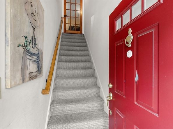 5 Hobart Ln 5, Rockland MA 02370