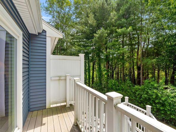 5 Hobart Ln 5, Rockland MA 02370