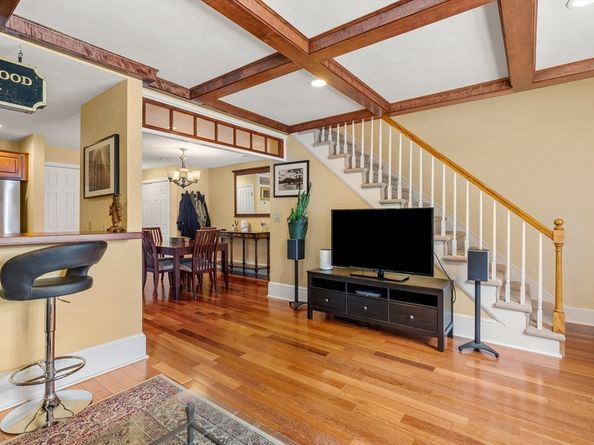 5 Hobart Ln 5, Rockland MA 02370